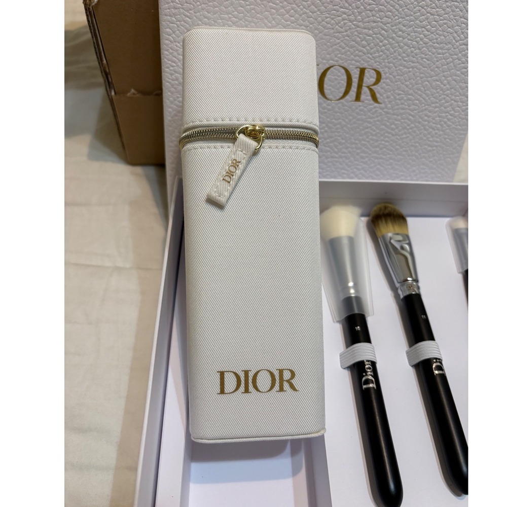 Dior Makeup Brush Set With White Leather Case Gold Logo New - Picture 4 of 10